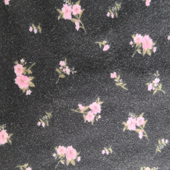 Ivy and Main V-Neck T-Shirt Large - Picture 3 of 3